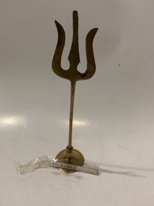 011 TRISHOOL 6inch ON STAND EACH $4.35
